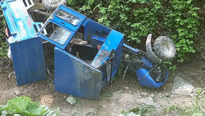Kontrolden Çıkan Pat Pat, Dereye Devrildi: İki Kişi Yaralandı!