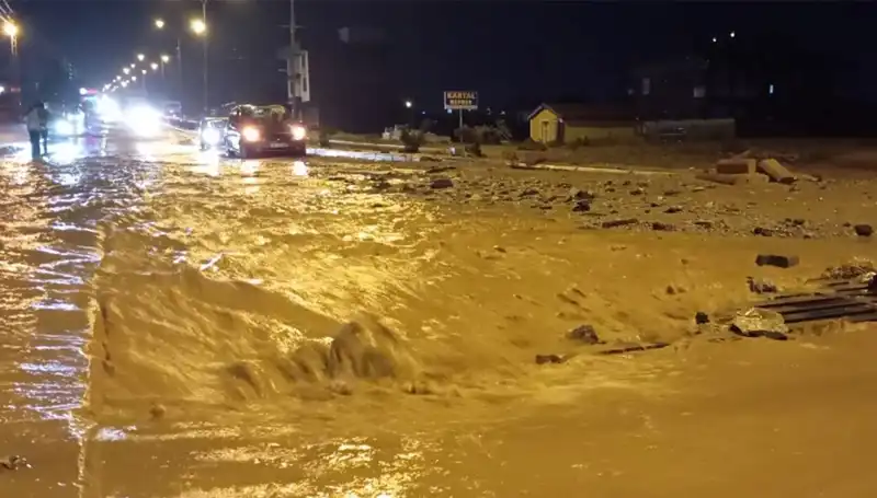 Konya ve Ankara'da Sel Felaketi: Hayat Durdu, Zarar Büyüyor!