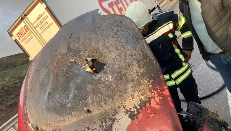 Otomobil Yolda Alev Alev Yandı: Sıra Dışı Bir Kurtuluş Hikayesi