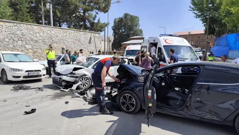 Bitlis’te Feci Trafik Kazası: 10 Yaralı İle Gelen Kötü Haber