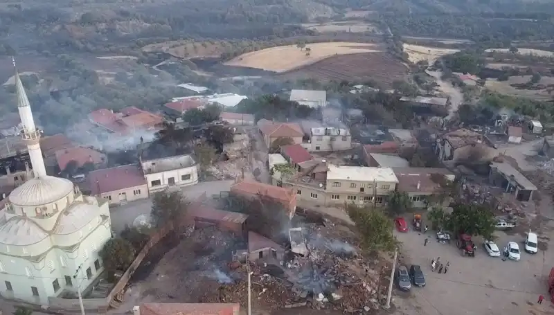 Çanakkale'de Yangın Alarmı: Ormanlık Alanlar Havadan Görüntülendi